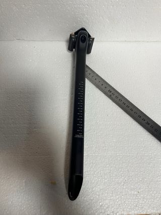 Tija sillín carbono compensada