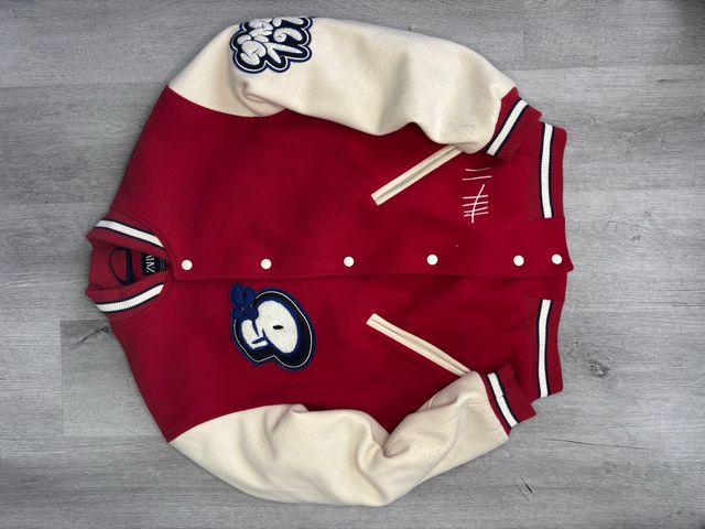 Chaqueta Zara Universitaria Roja y Beige
