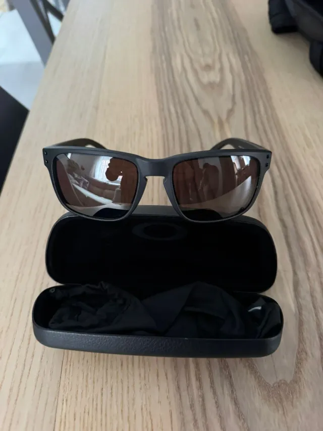 Gafas de sol Oakley polarizadas negras