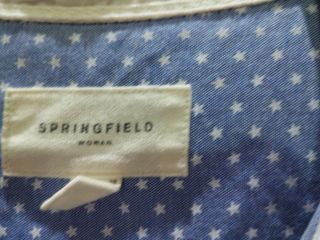 Camisa azul con estrellas blancas