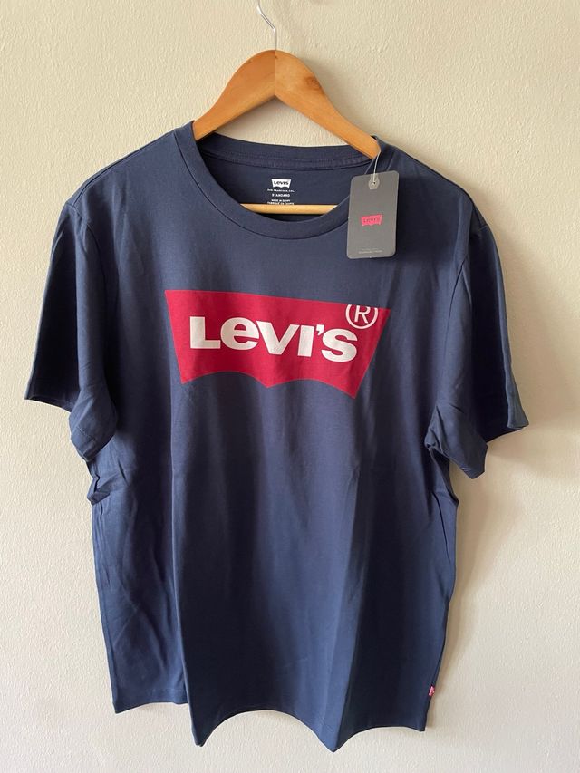 Camiseta Levi's Azul Marino Logo Rojo
