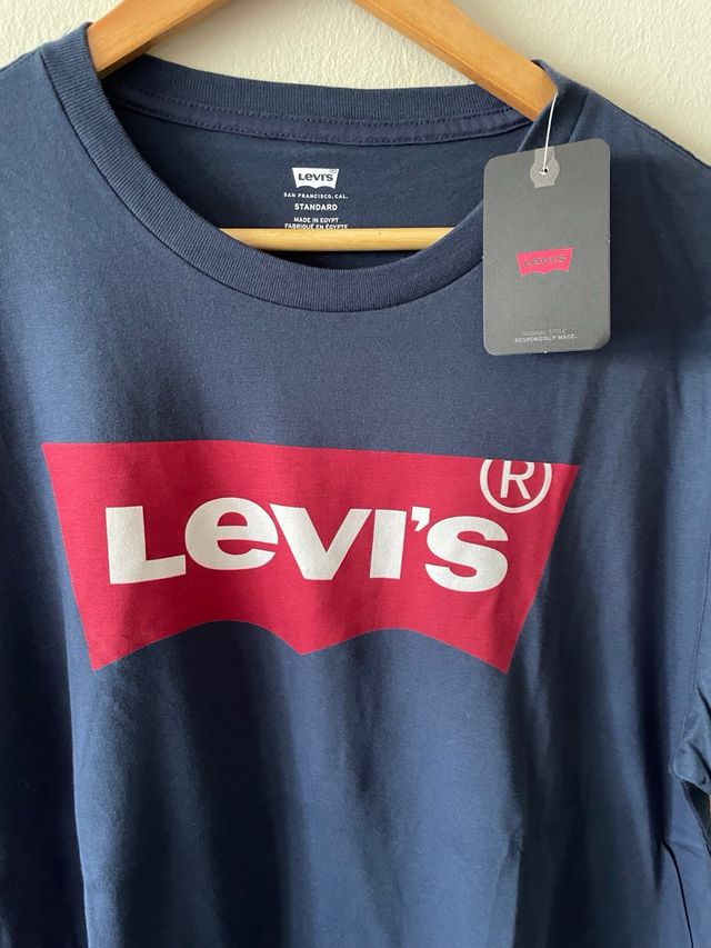 Camiseta Levi's Azul Marino Logo Rojo