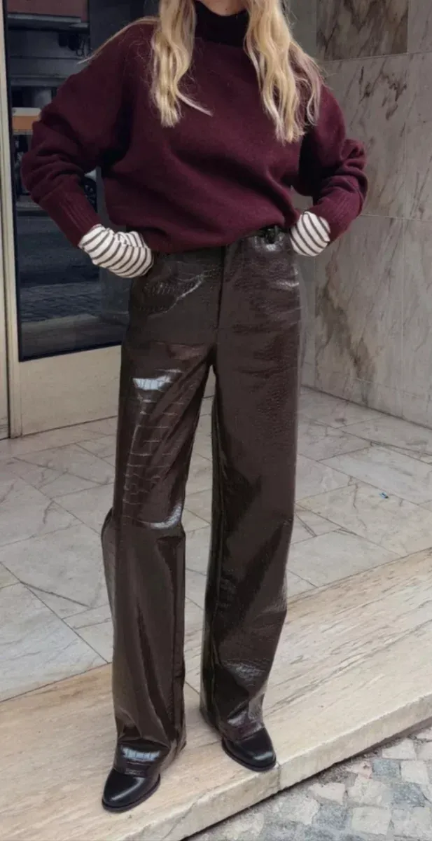 Pantalón efecto piel animal print Zara