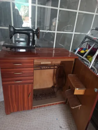 Máquina de coser SIGMA antigua