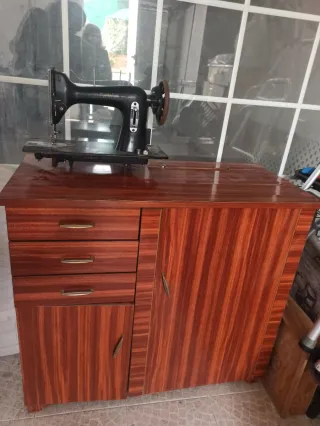 Máquina de coser SIGMA antigua