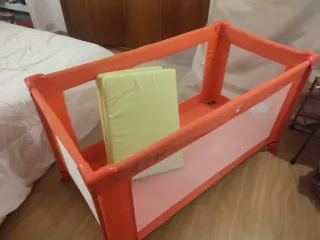 Cuna de viaje con colchón plegable