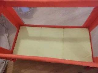 Cuna de viaje con colchón plegable