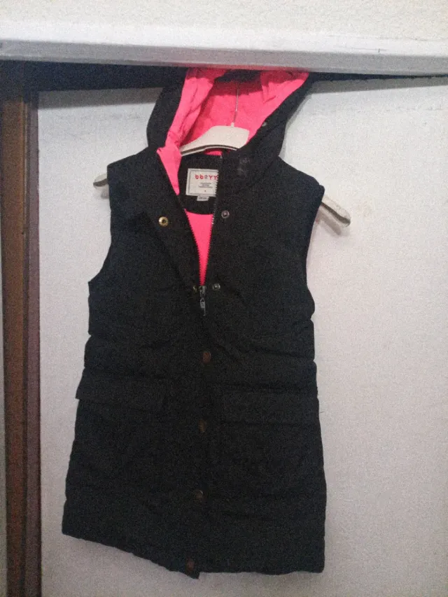 Chaleco negro con capucha Talla S/M