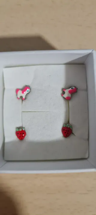Lote Pendientes Niña Unicornio y Fresas
