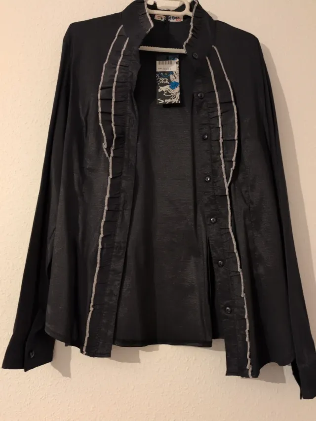 Camisa negra Shaaciaa nueva con etiqueta – talla S