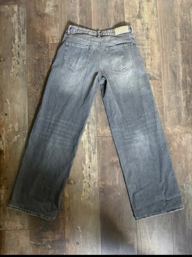 Pantalones Stradivarius grises anchos