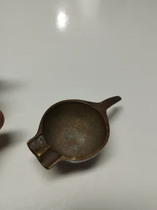 Antigua campana Tailandesa y cenicero  de bronce