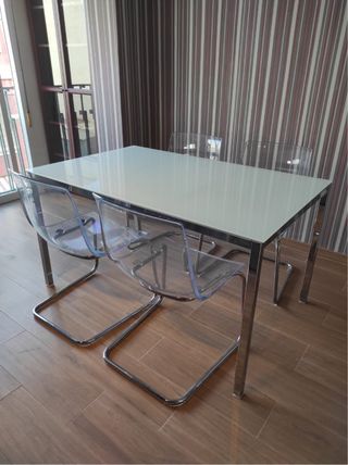 Mesa de comedor + sillas IKEA