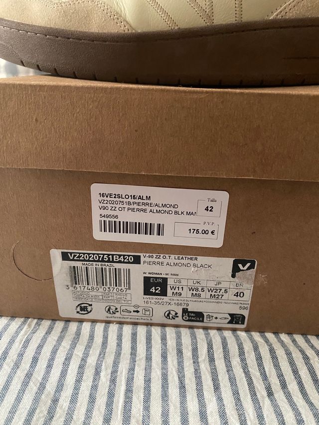 Veja V-90 Pierre Almond Black Talla 42