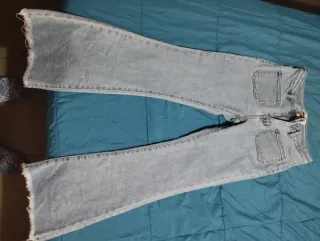 Pantalón vaquero desgastado