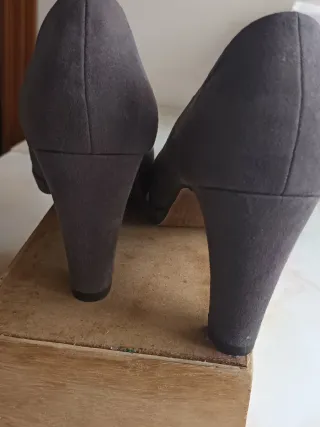 Zapatos de tacón Tamaris grises ante