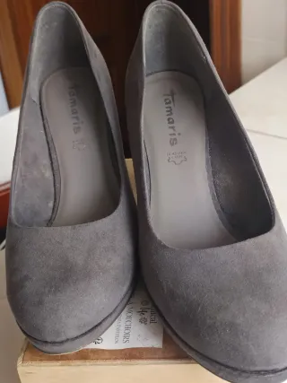 Zapatos de tacón Tamaris grises ante