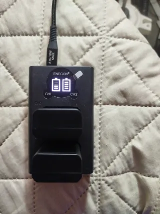 Cargador ENAGON con 2 Baterías