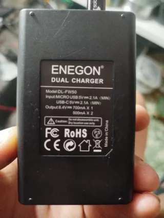 Cargador ENAGON con 2 Baterías