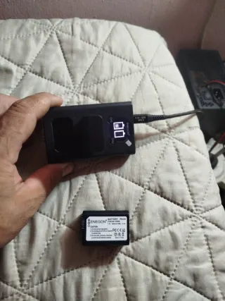 Cargador ENAGON con 2 Baterías