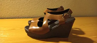 Sandalias cuña KISSIA marrones verano