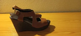 Sandalias cuña KISSIA marrones verano