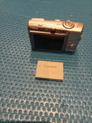 Cámara digital Canon plateada