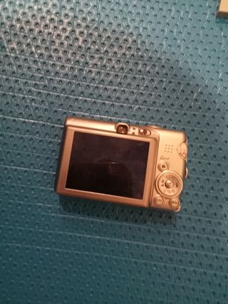 Cámara digital Canon plateada