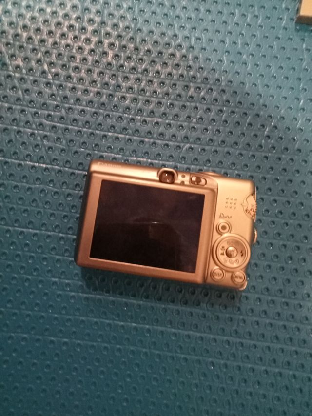 Cámara digital Canon plateada