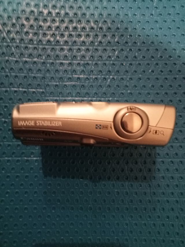 Cámara digital Canon plateada