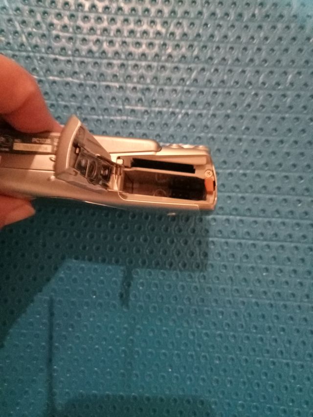 Cámara digital Canon plateada