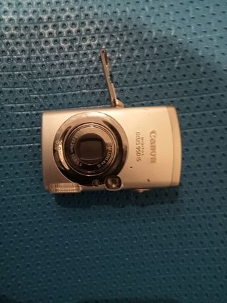 Cámara digital Canon plateada