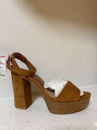 Sandalia tacón Stradivarius marrón T37