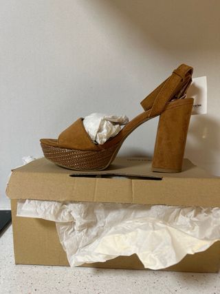 Sandalia tacón Stradivarius marrón T37