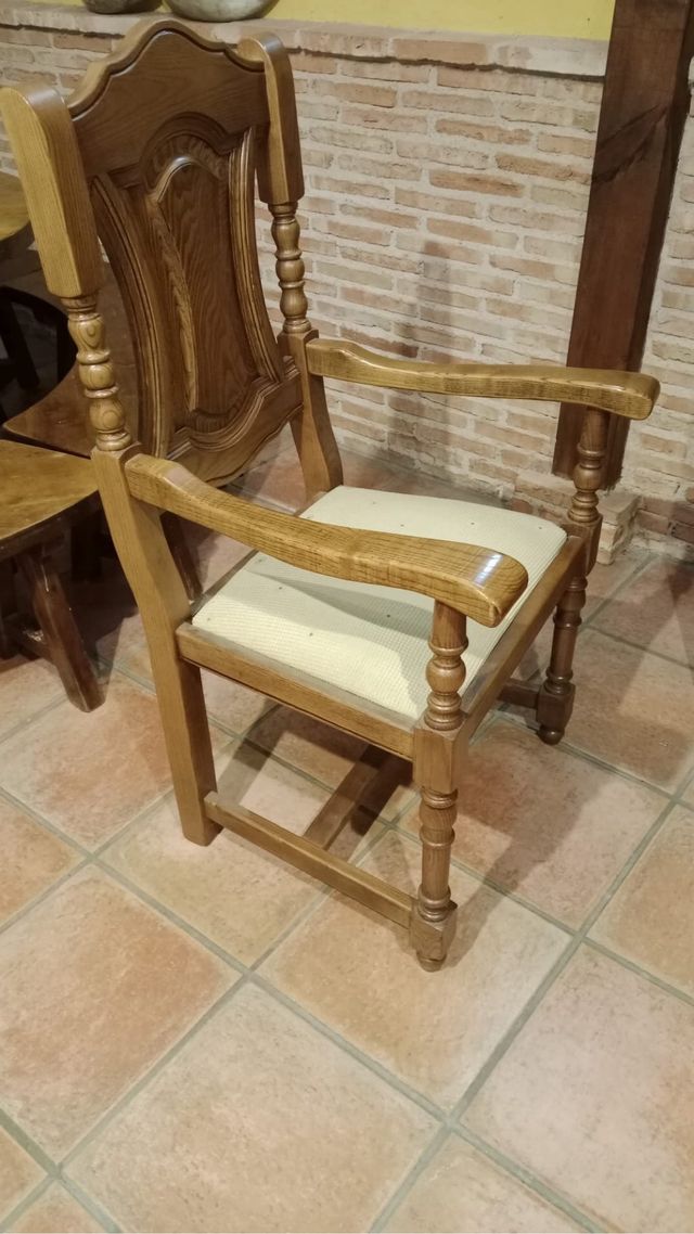 2 Sillones de madera maciza grandes
