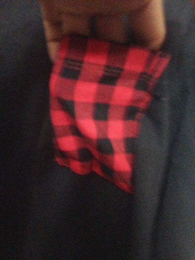 Jersey negro manga larga con bolsillo cuadros