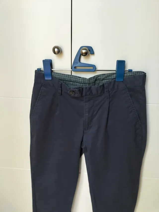 Pantalón chino slim con pinza T-40