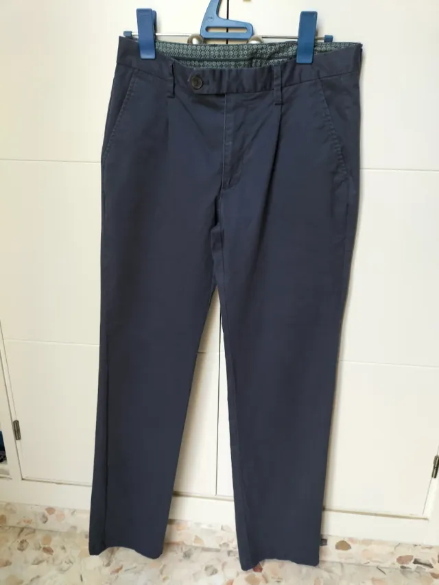 Pantalón chino slim con pinza T-40