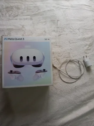 Meta Quest 3 visore VR e controller