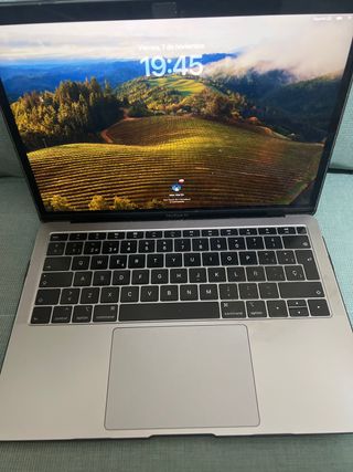 MacBook Air 2019 plateado con cargador original