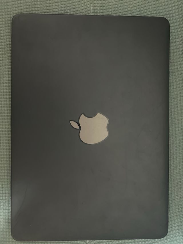 MacBook Air 2019 plateado con cargador original