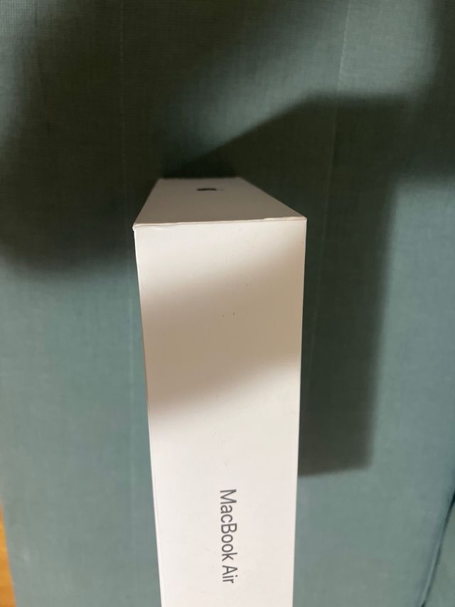 MacBook Air 2019 plateado con cargador original