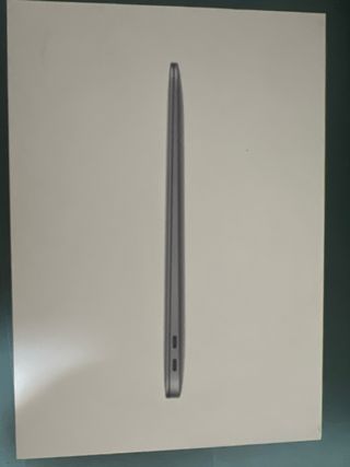 MacBook Air 2019 plateado con cargador original