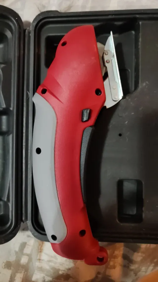 Cortadora Eléctrica Roja y Gris