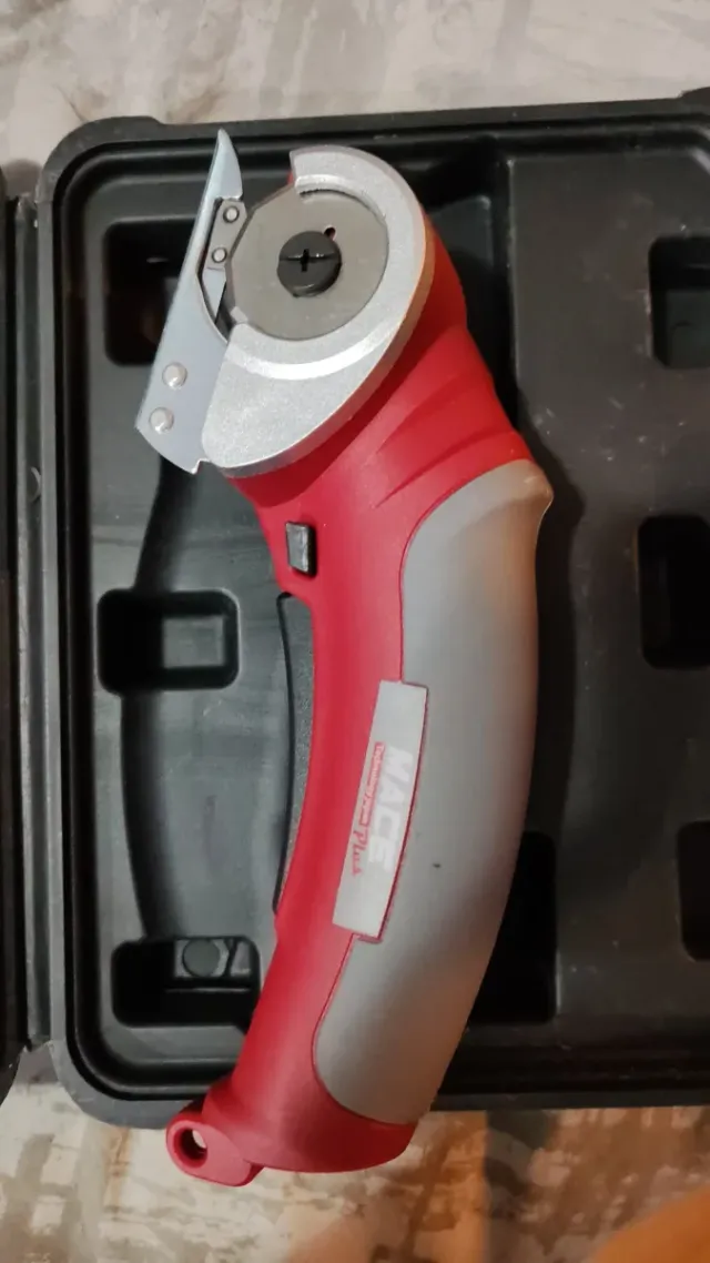 Cortadora Eléctrica Roja y Gris