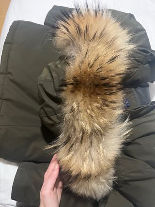 Parka Woolrich verde con capucha de pelo ganso