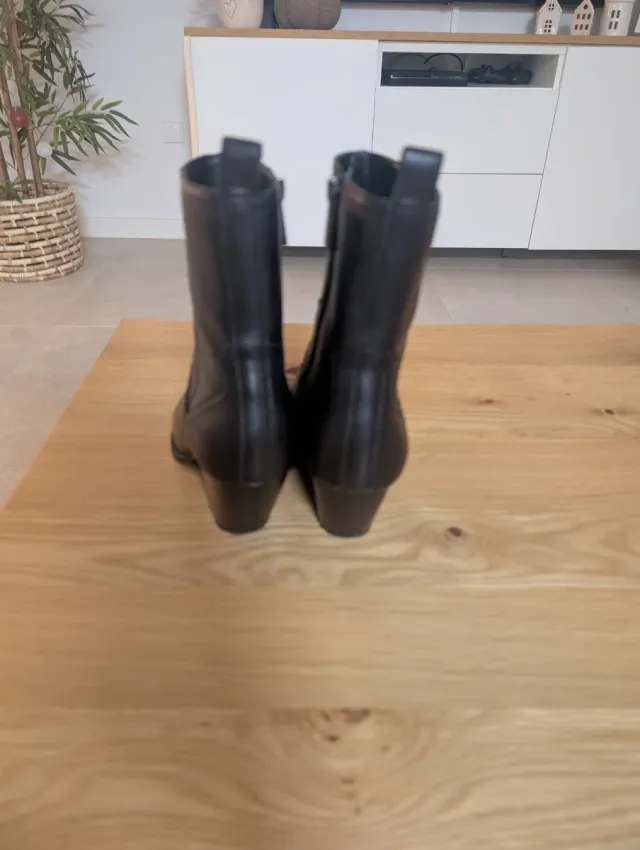 Botines negros de tacón cowboy. Sólo 1 uso.