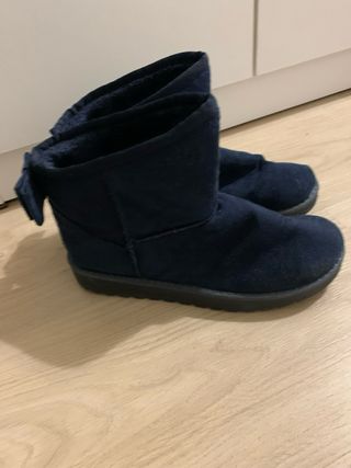 Botas UGC azules con lazo