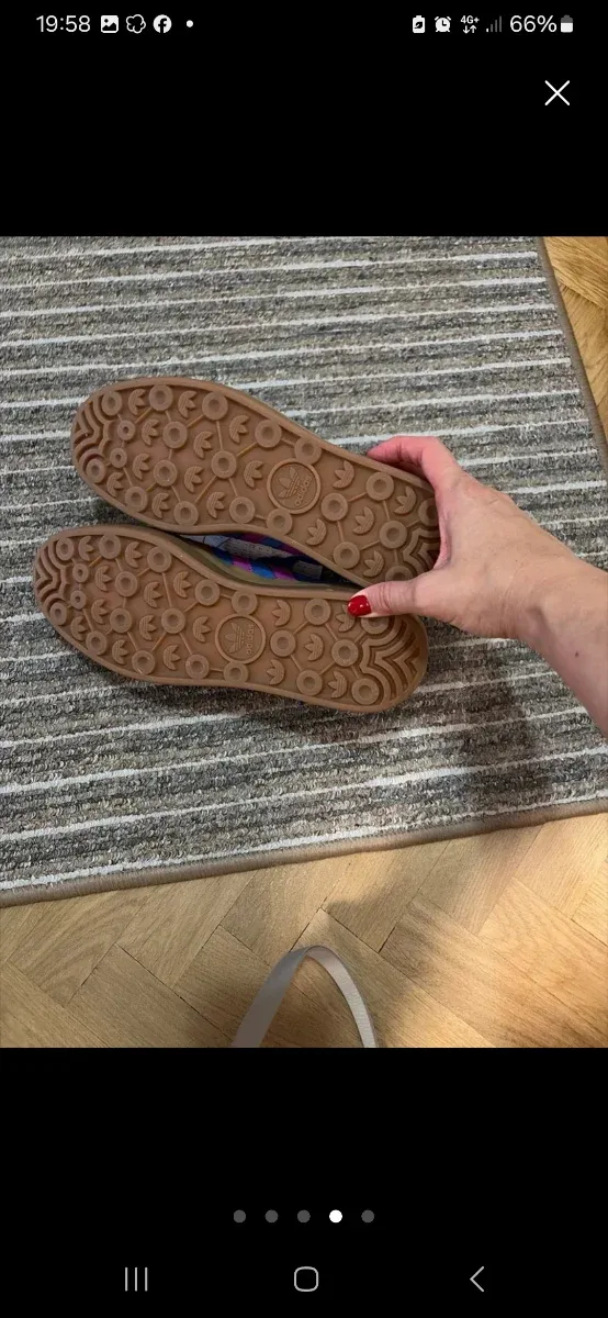 Adidas Gazelle Talla 42 Azul Eléctrico y Morado