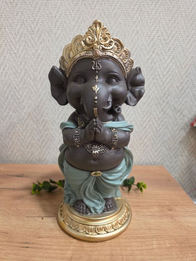 Ganesha de Pie con Manos en Namasté 30cm